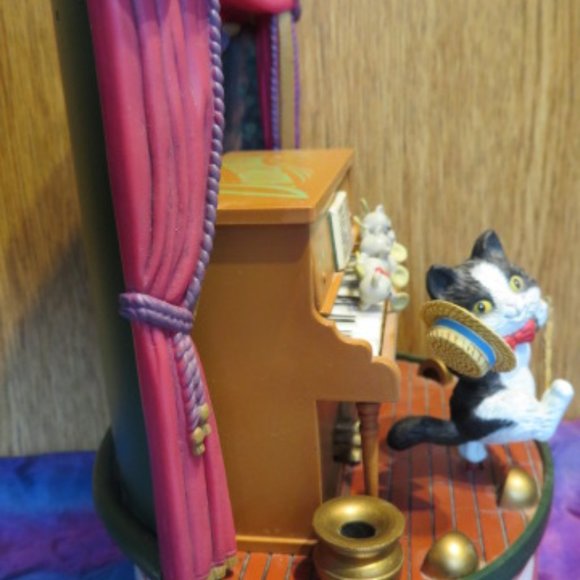Vintage ENESCO Follies CAT and Mice Vaudeville Music Box Works See Video (F15) - Picture 6 of 9
